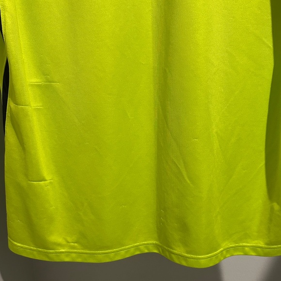 Nike Men’s Dri Fit Short-Sleeve Athletic Tee in Neon Yellow/Green - Picture 5 of 6